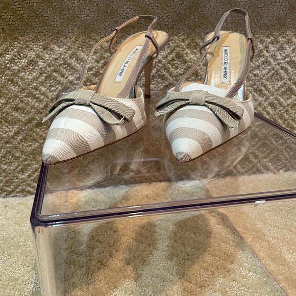 Manolo Blahnik 39 1/2. Great used condition. - Picture 2 of 4